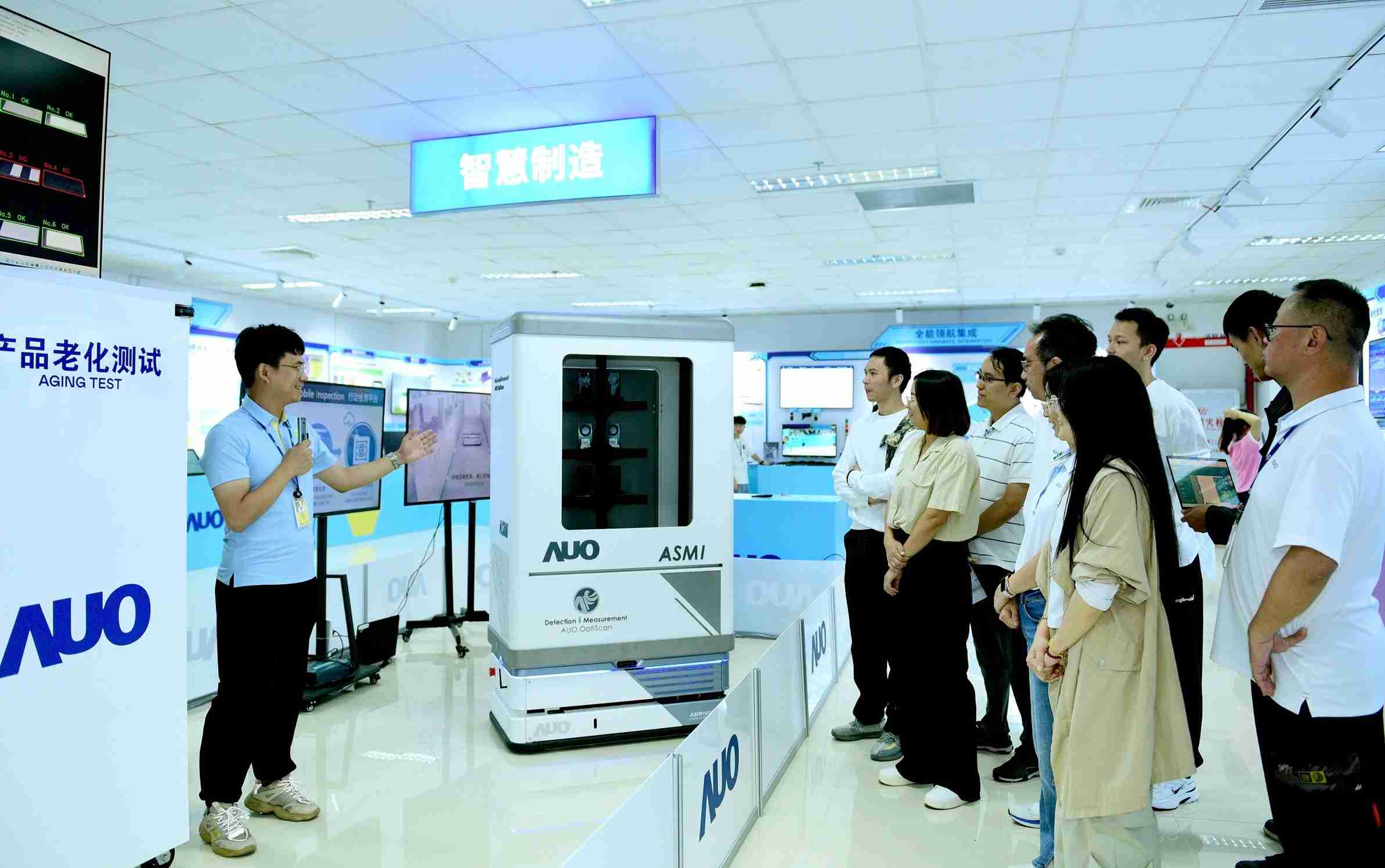 龙门国际厦门将5G+ABC技术串联生产管理全流程，，打通研发、、、采购、、、生管、、、、制程、、、设备、、、质量等产品全生命周期制造流程，，，，完成数字化设计、、智慧供应链、、、智能座舱、、全流程设备管理、、、数据驱动优化、、、智慧在线检测、、、、智慧品管等自适应生产模式升级